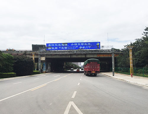 南城門出城方向橫跨P8全彩屏