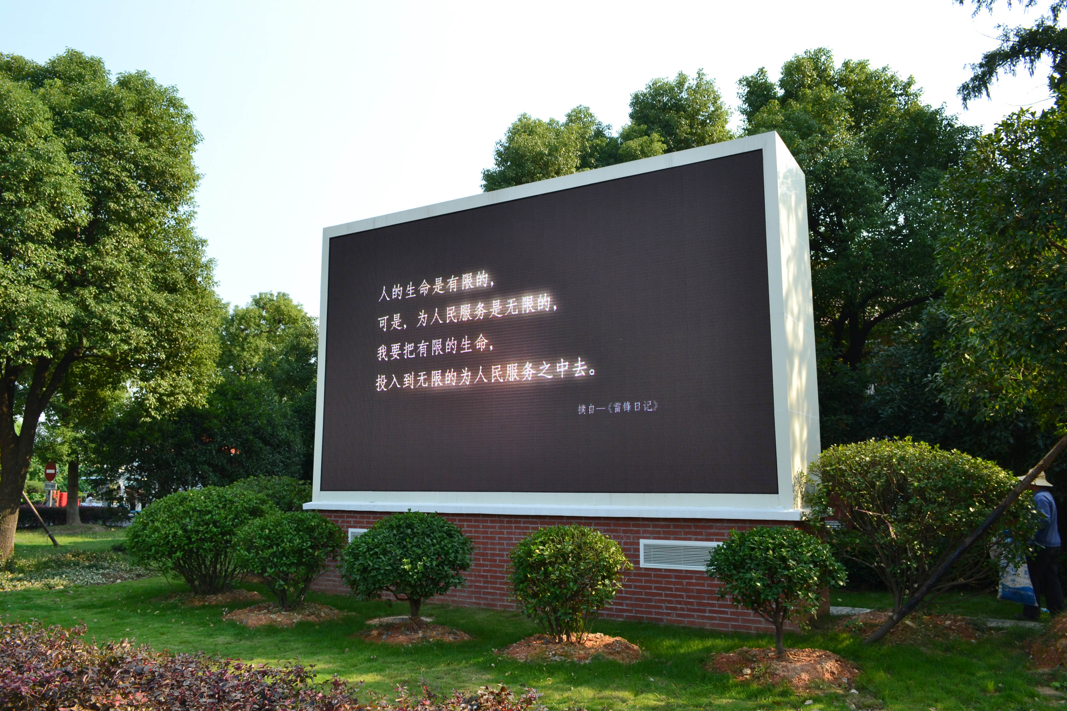 導致戶外LED顯示屏容易壞的原因是什麽？